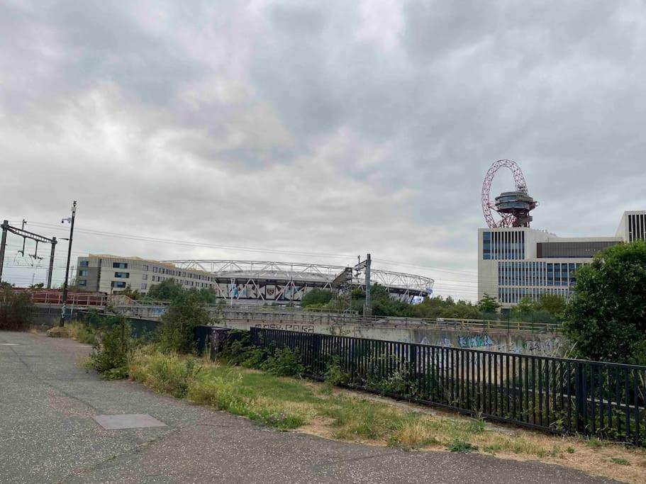 Canal-Flat Near Stratford International Station Apartment London Bagian luar foto